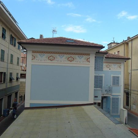 Appartamento Stella Marina In Pieno Centro Di Pietra Ligure Sulla Passeggiata E A Un Passo Dal Mare 外观 照片