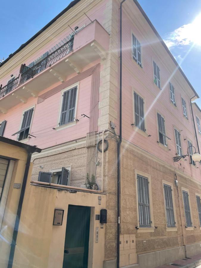 Appartamento Stella Marina In Pieno Centro Di Pietra Ligure Sulla Passeggiata E A Un Passo Dal Mare 外观 照片